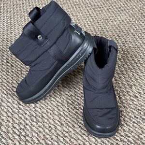 Hey Dude Women's Camden Cuff Nylon Quilt boots